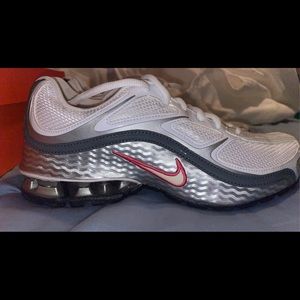 Womens Nike Reax Run 5; 8.5; white,silver,pink